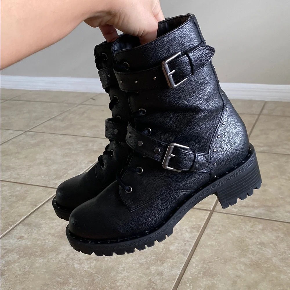 Black Leather Women's Boots - Picture 6 of 7
